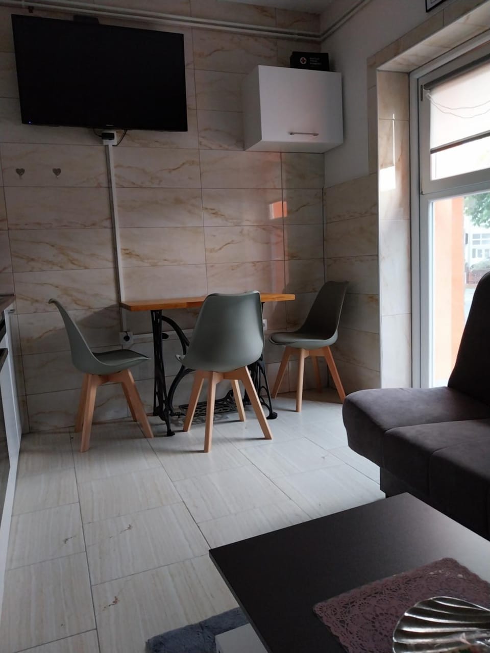 TV and multimedia, Living room, Seating area, Evening entertainment