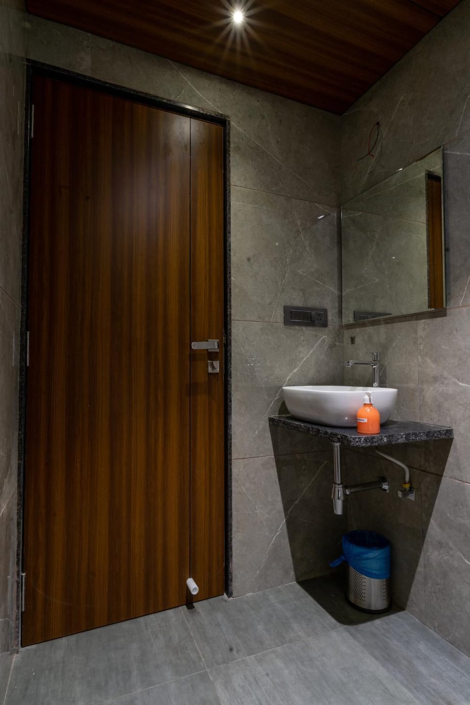Bathroom, TV and multimedia