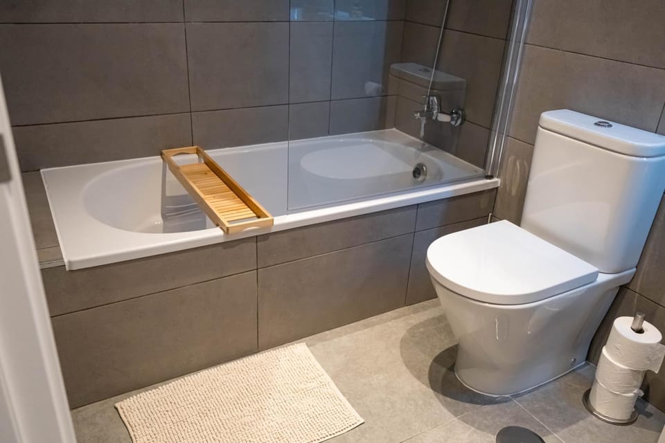 Shower, Toilet, Bathroom, Bath