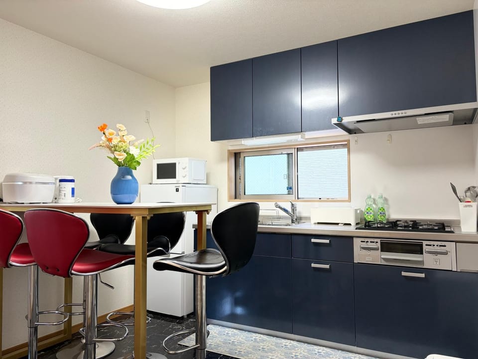 Communal lounge/ TV room, Kitchen or kitchenette, Kitchen or kitchenette, Dining area, oven, stove