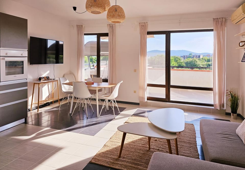 Natural landscape, TV and multimedia, View (from property/room), Balcony/Terrace, Kitchen or kitchenette, Living room, Seating area, Dining area, Evening entertainment, Mountain view