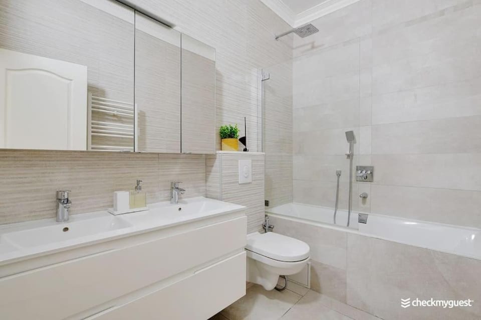 Luxury apartment 4pers George V Apartment in Paris