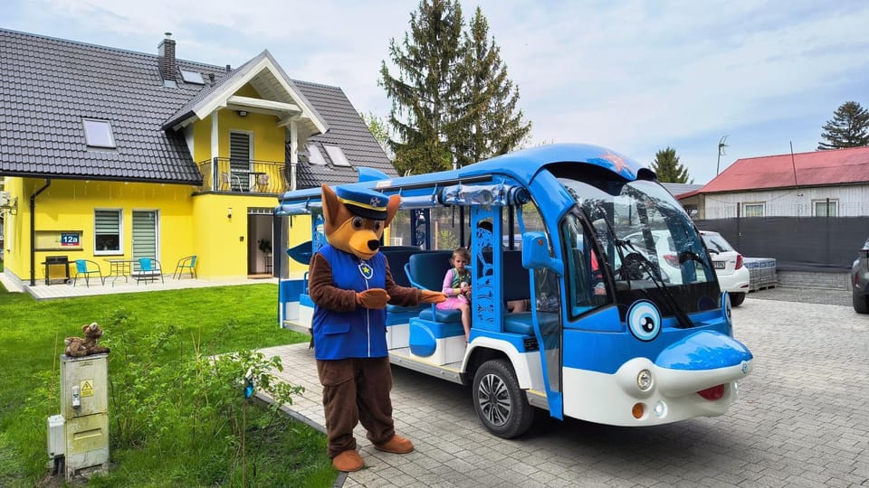 Off site, group of guests, shuttle