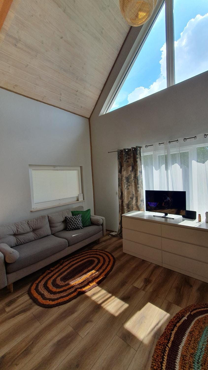 Communal lounge/ TV room, TV and multimedia, Living room, Seating area, Evening entertainment