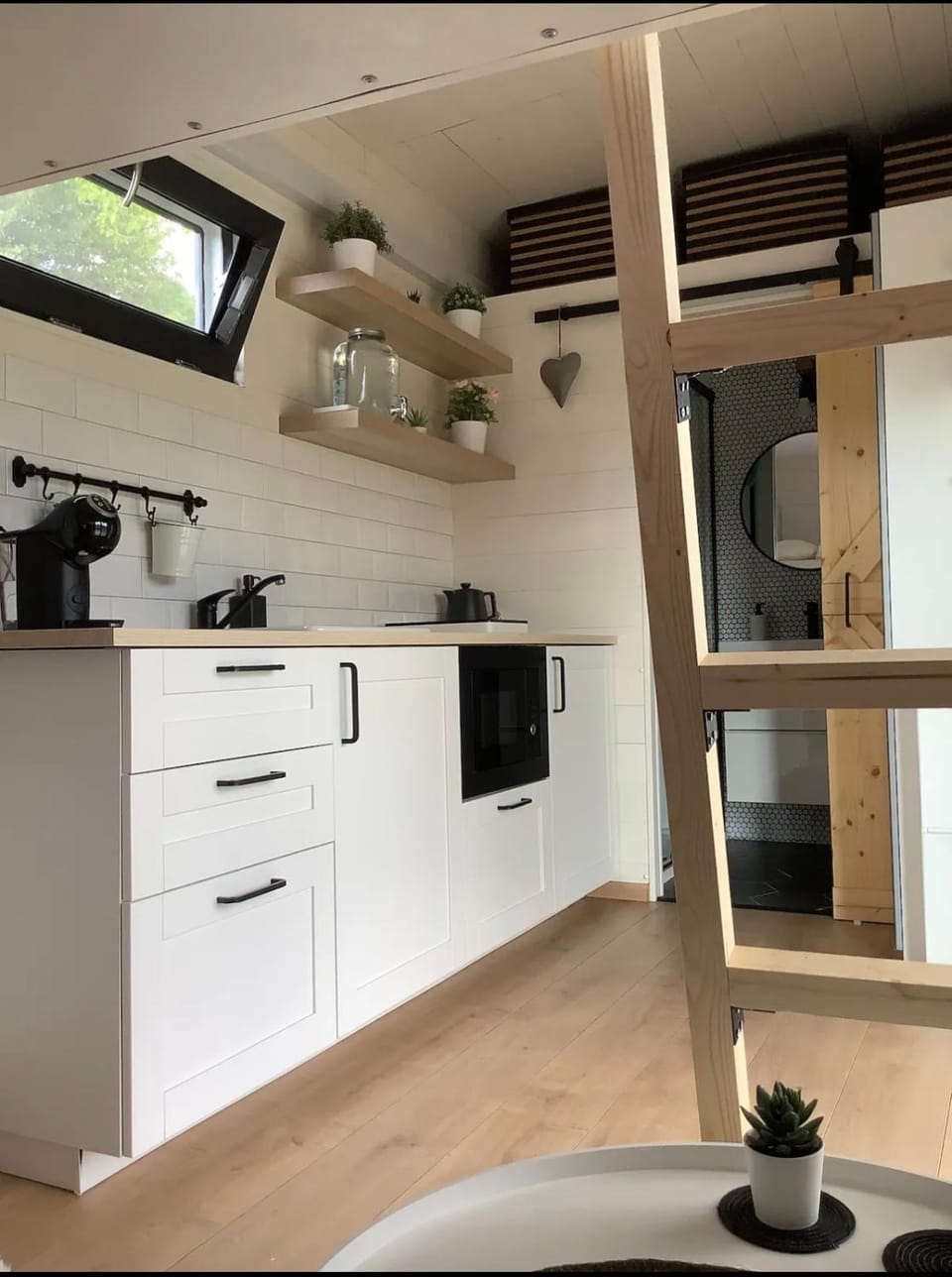 Kitchen or kitchenette, pet friendly, stove