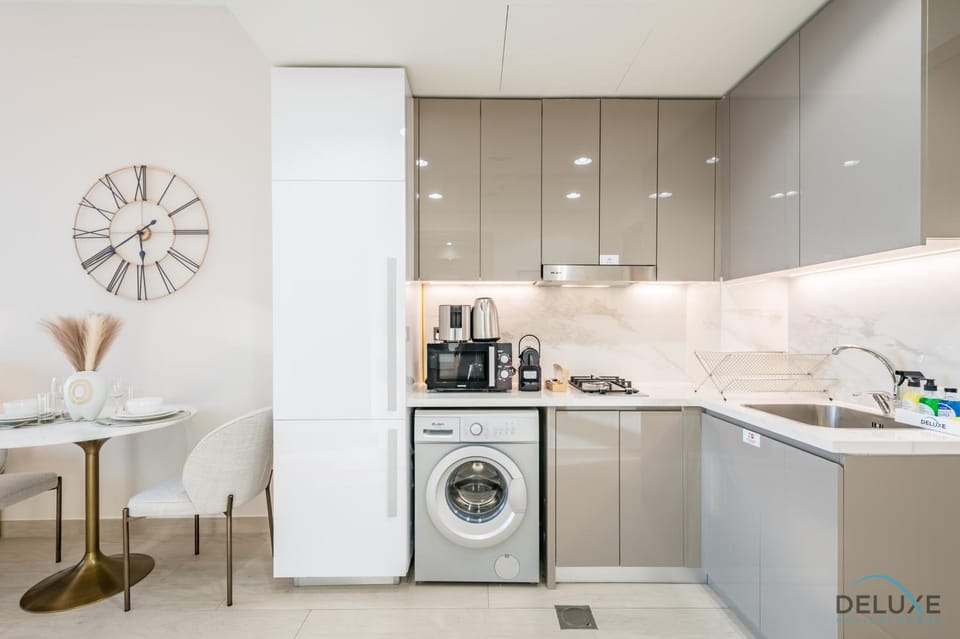 Coffee/tea facilities, Kitchen or kitchenette, stove, toaster, washing machine