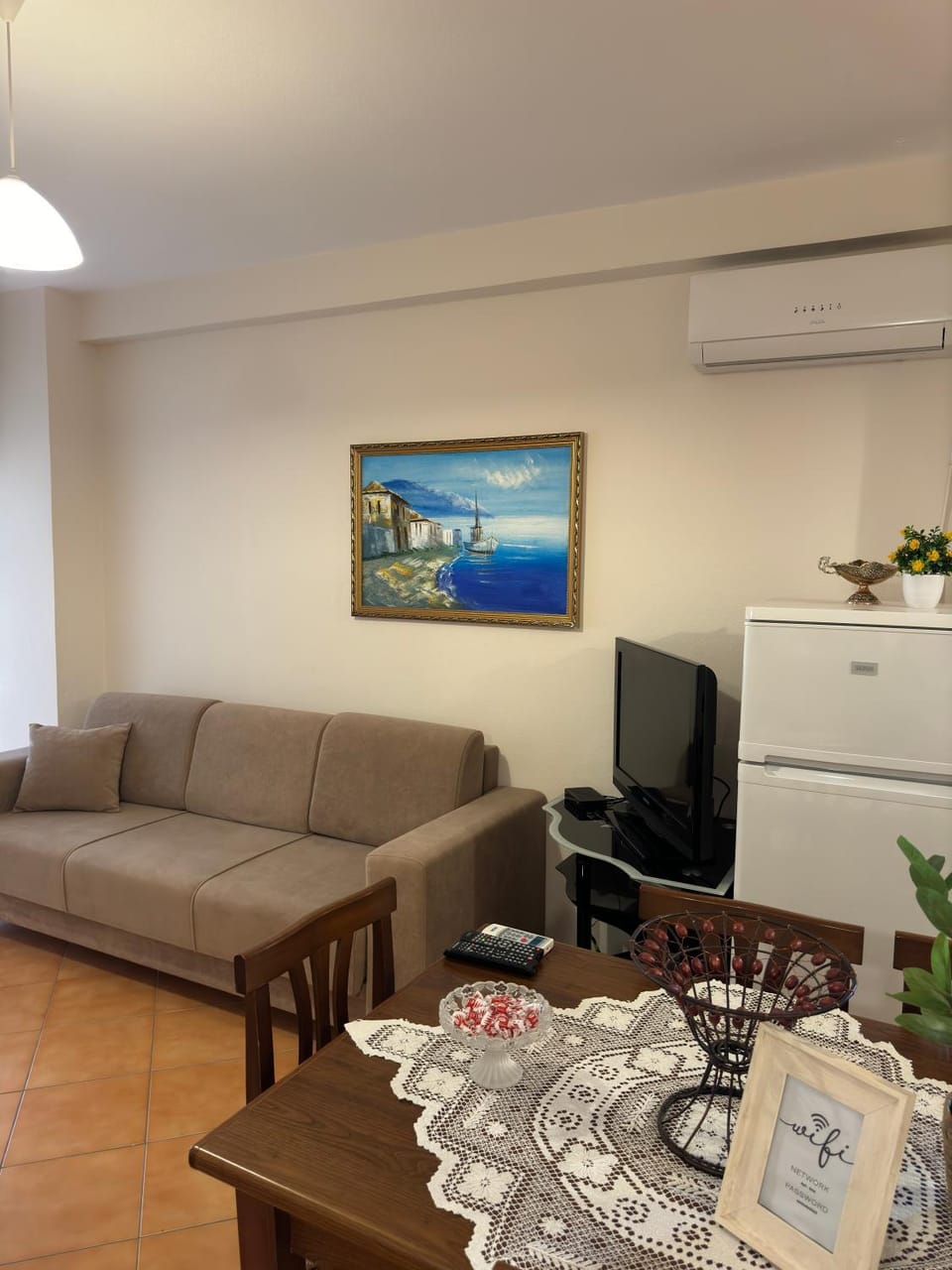 TV and multimedia, Living room, Seating area, air conditioner