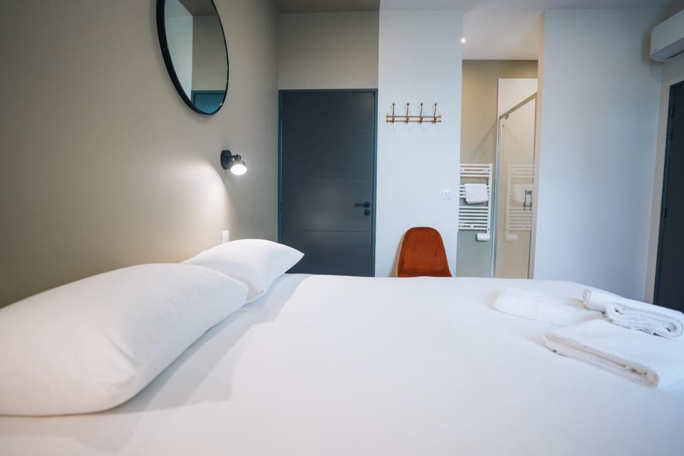 Bed, Photo of the whole room, Bedroom, towels, air conditioner