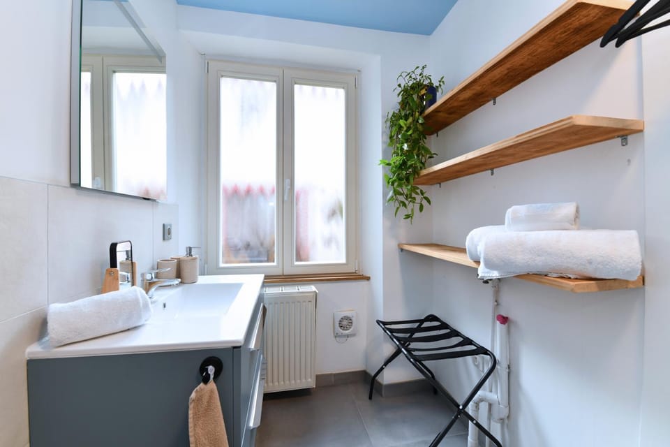 Bathroom, towels