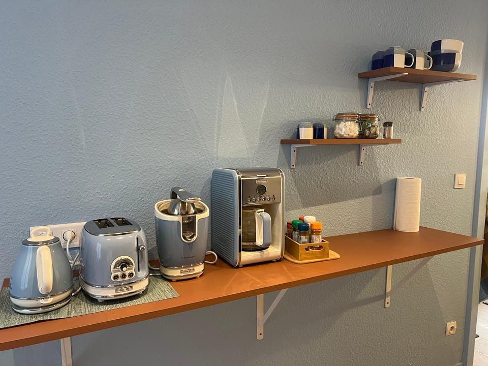 Coffee/tea facilities, toaster