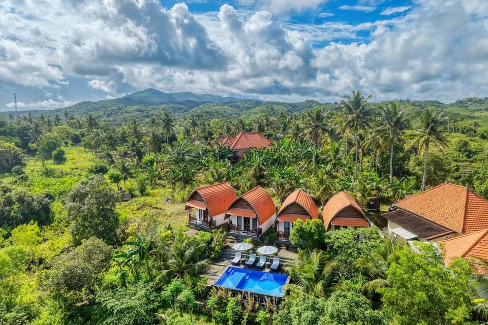 Property building, Natural landscape, Bird's eye view, Swimming pool, sunbed