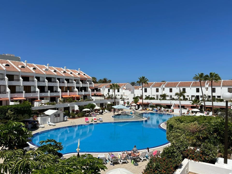 Property building, Restaurant/places to eat, Swimming pool