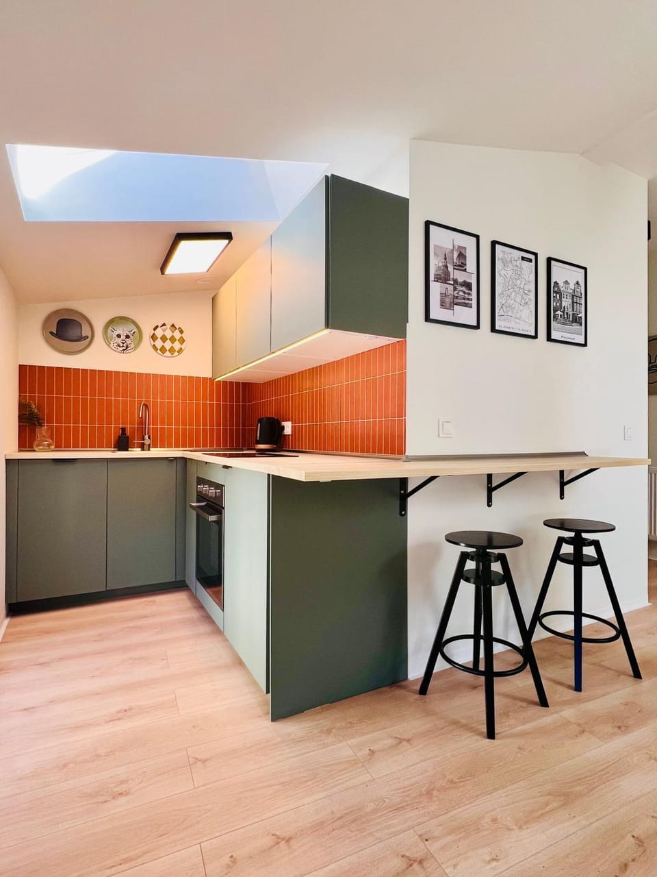 Kitchen or kitchenette, oven, stove