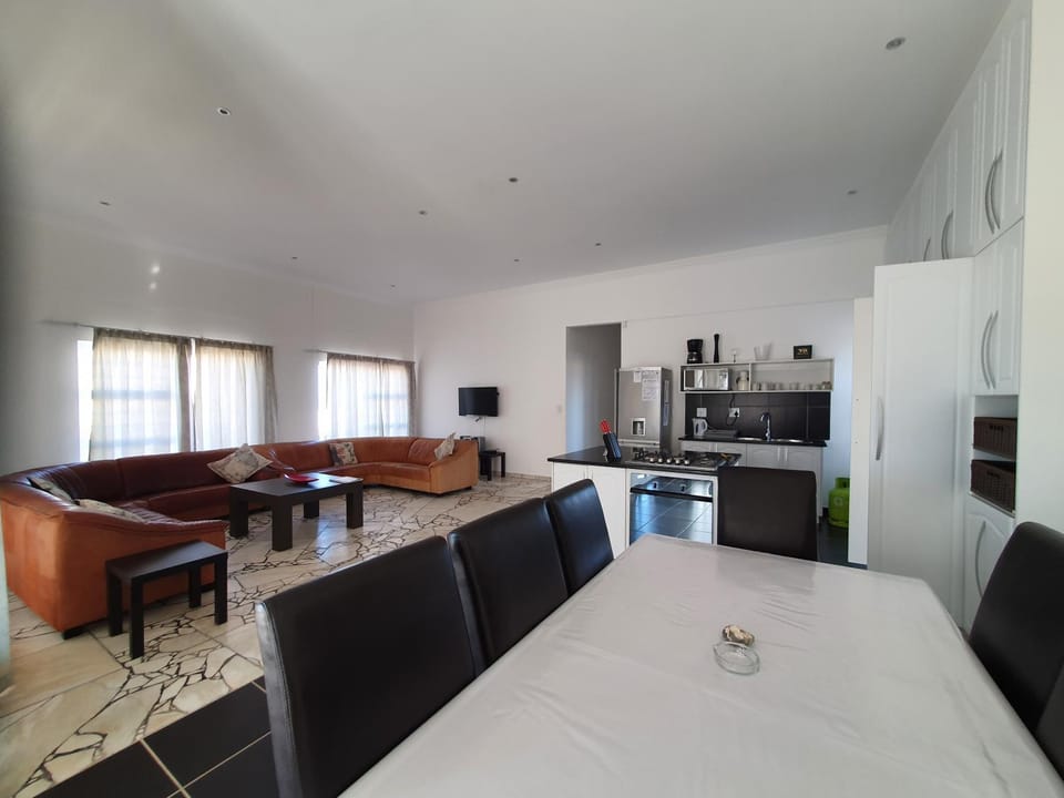 TV and multimedia, Living room, Seating area, Dining area, pet friendly