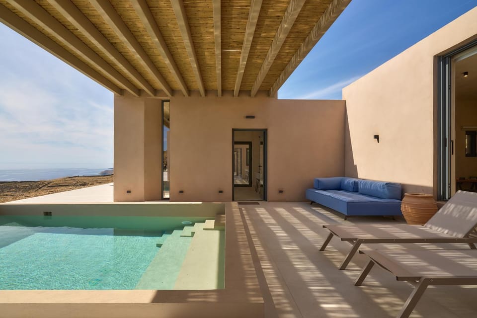 Seating area, Sea view, Swimming pool, sunbed