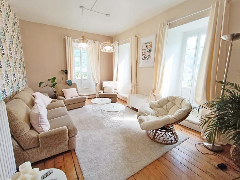 Living room, Seating area
