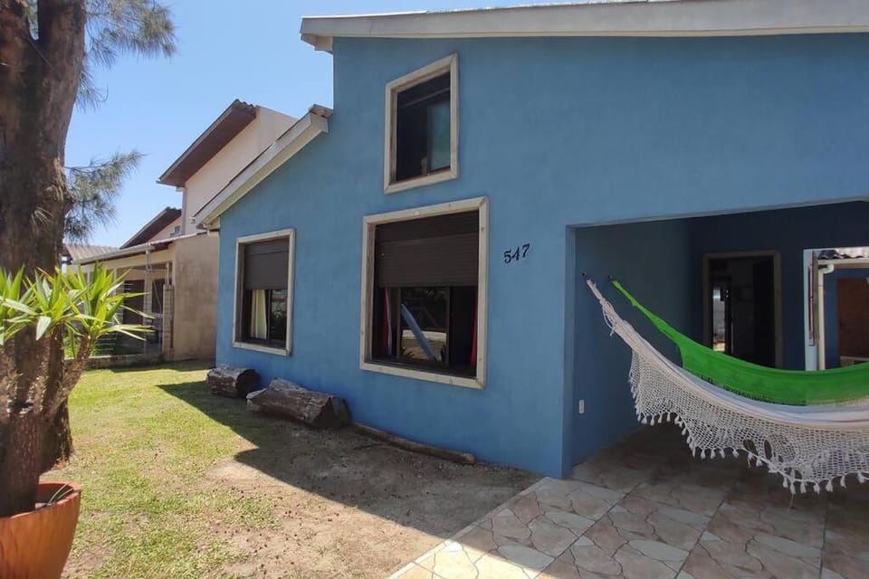 Casa com piscina pertinho do mar Centro de Mariluz House in State of Rio Grande do Sul