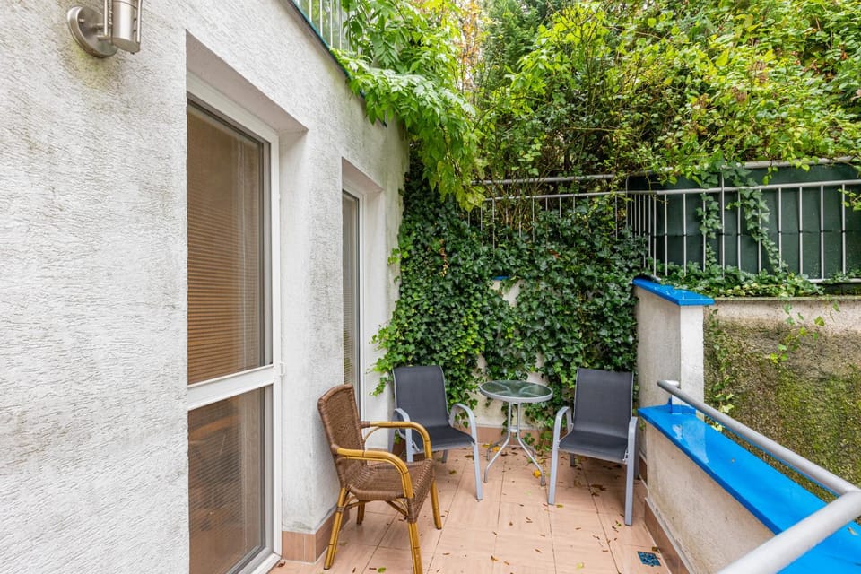 Garden, Balcony/Terrace
