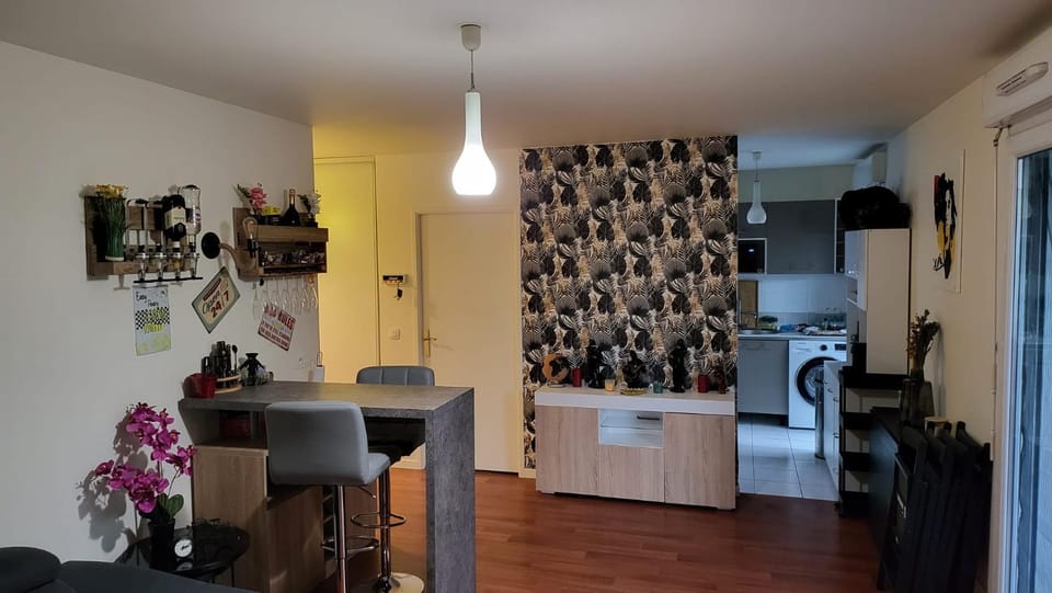 Kitchen or kitchenette, Dining area, minibar