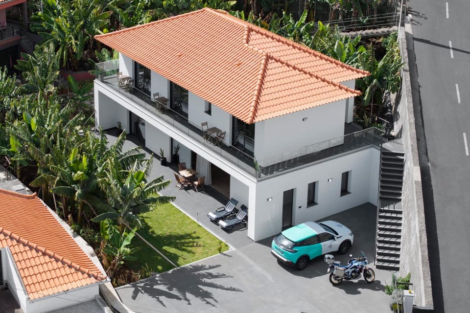 Property building, Street view, Location, Parking
