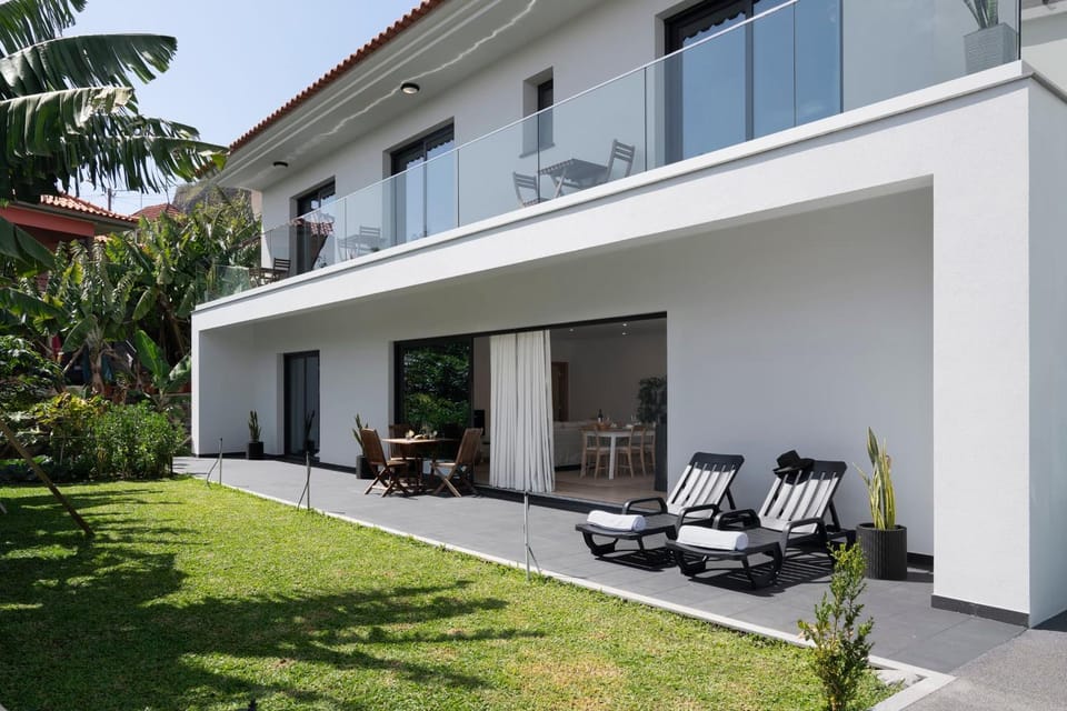 Property building, Garden, sunbed