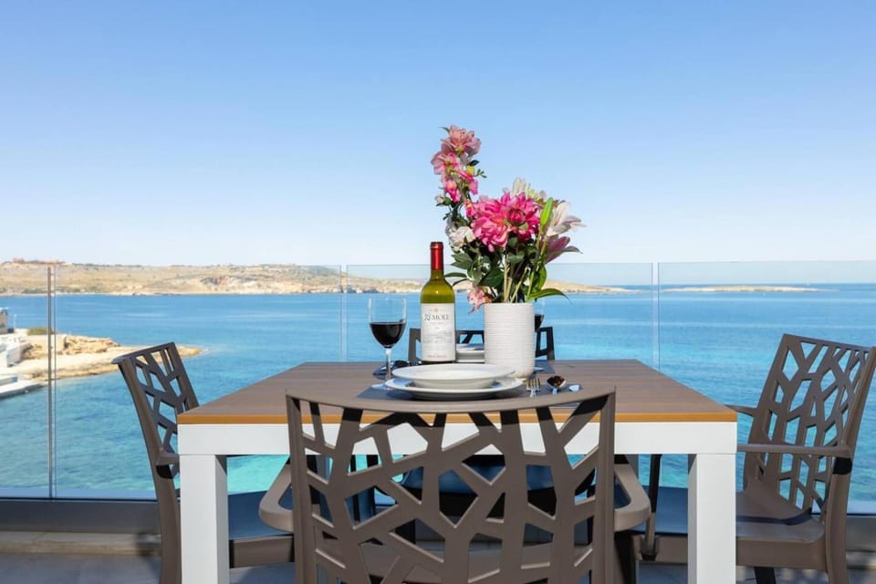 Ivory Suite seafront with views!- Fl 8 by Homely Apartment in Saint Paul's Bay