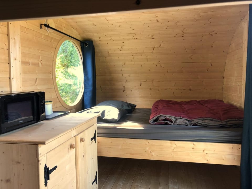 Hiking, Cycling, Bedroom, Family, Family