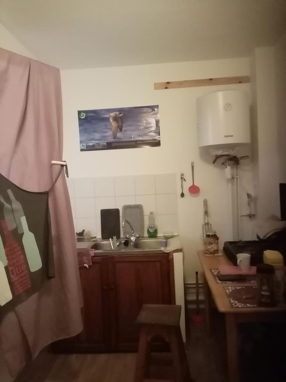 Kitchen or kitchenette, Dining area