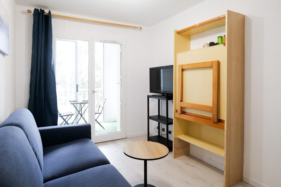 Communal lounge/ TV room, Living room