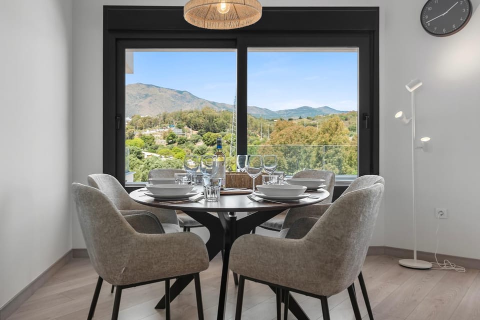 Casa Maddie - Panoramic View Penthouse Apartment in Estepona