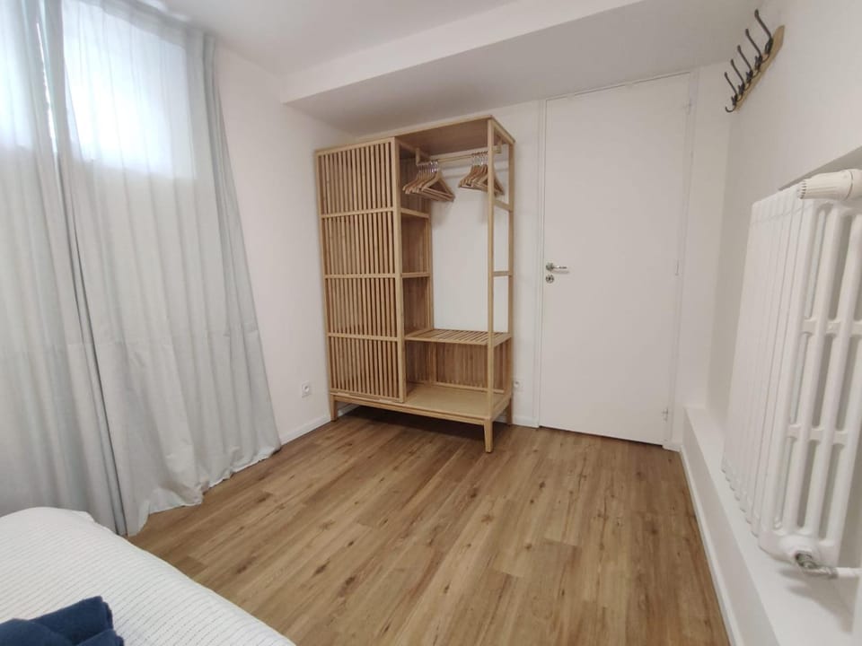 Photo of the whole room, wardrobe