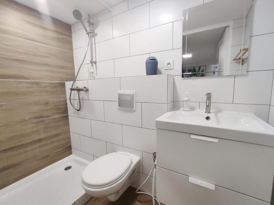 Shower, Toilet, Bathroom