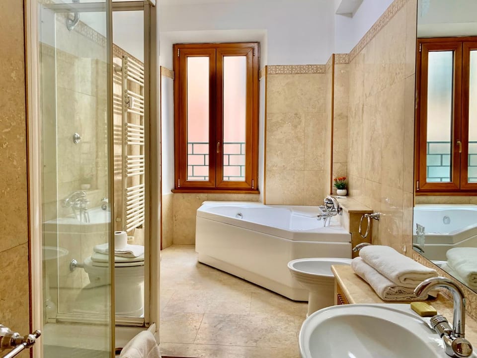 Shower, Toilet, Bathroom, Bath