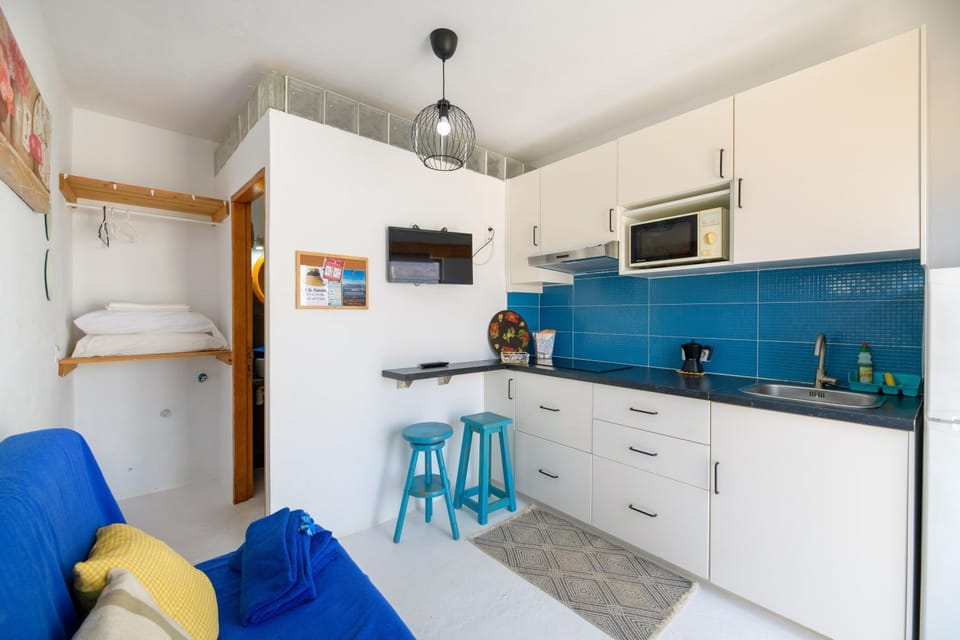 Property building, Kitchen or kitchenette, Living room