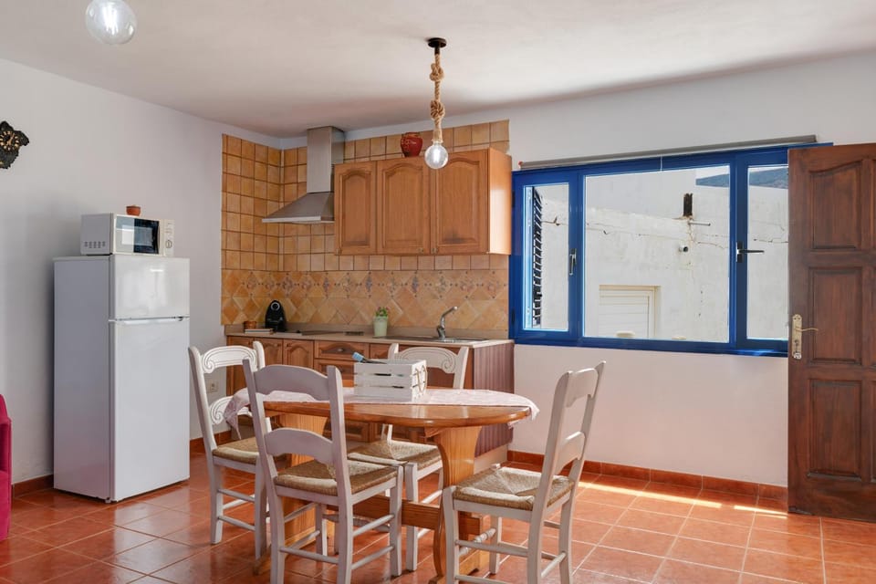 Property building, Kitchen or kitchenette, Living room
