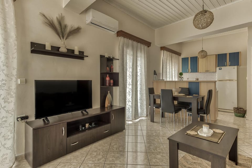 Kitchen or kitchenette, Living room, Dining area