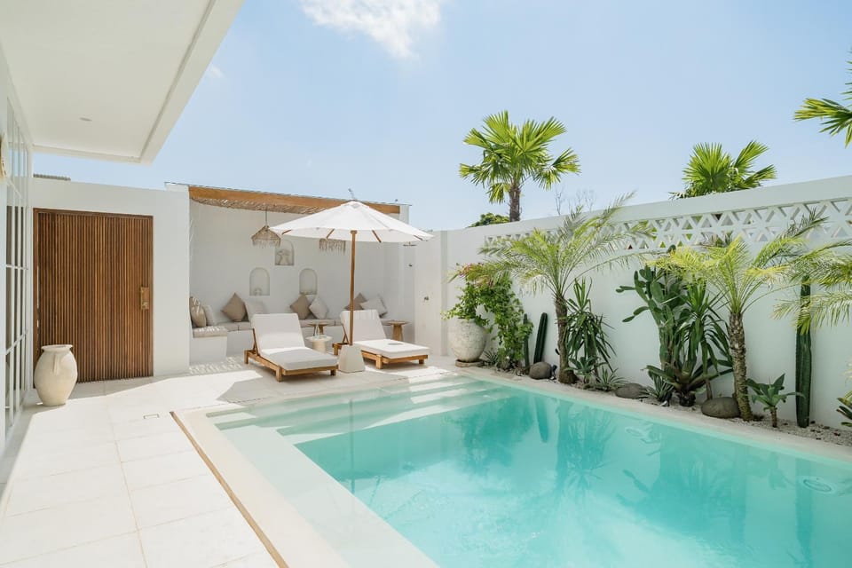 Day, Natural landscape, Garden, Pool view, Swimming pool, sunbed