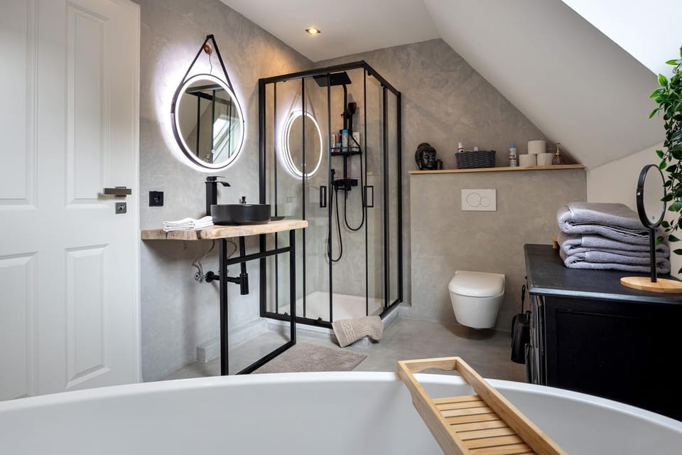 Bathroom, Living room