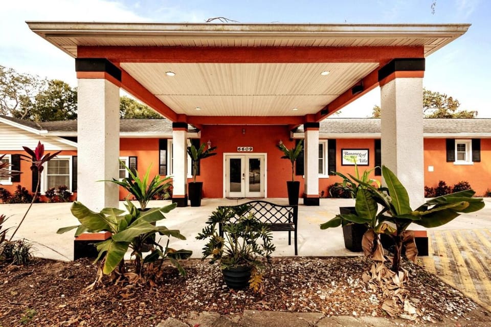 Banana Leaf Villa-Island Groove-Standard Suite Villa in Orlando