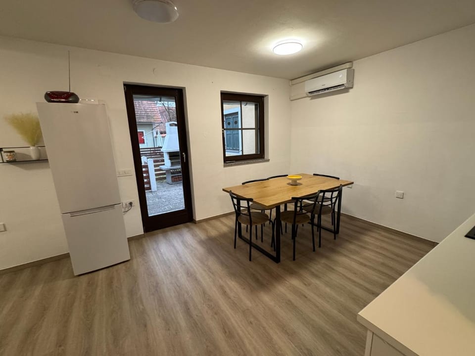 Dining area, kitchen