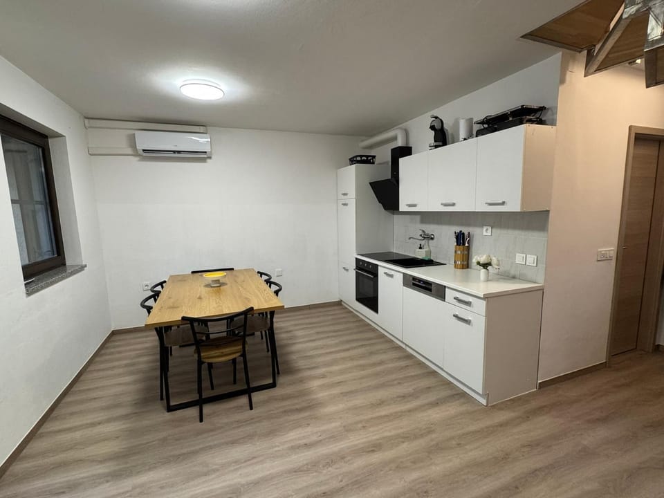 Dining area, kitchen