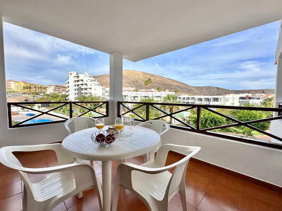 View (from property/room), Balcony/Terrace, Dining area, Mountain view, Pool view