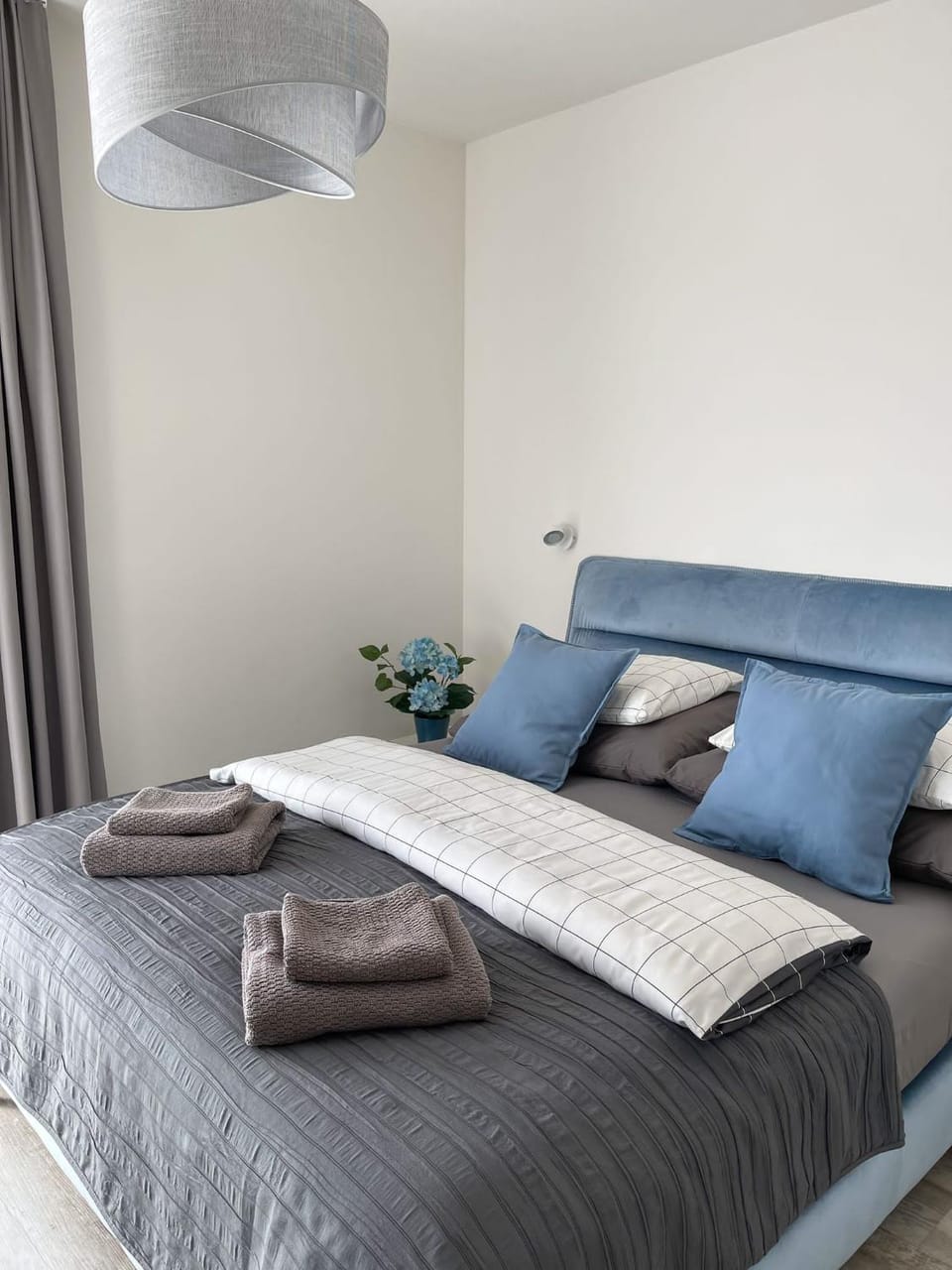 Seating area, Bedroom