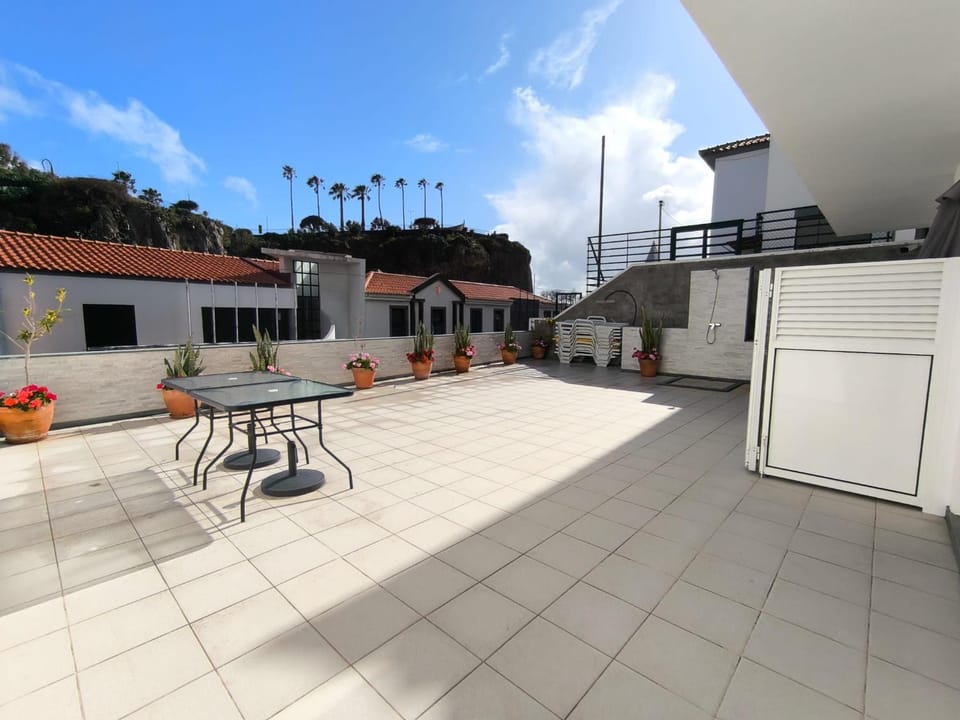 Neighbourhood, Solarium