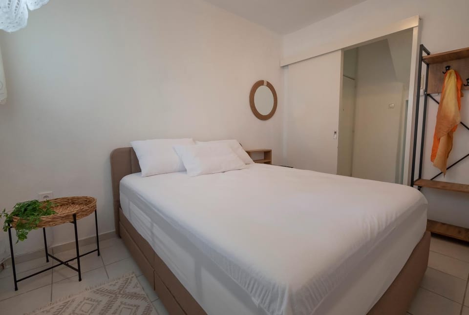 Bed, Photo of the whole room, Bedroom, wardrobe