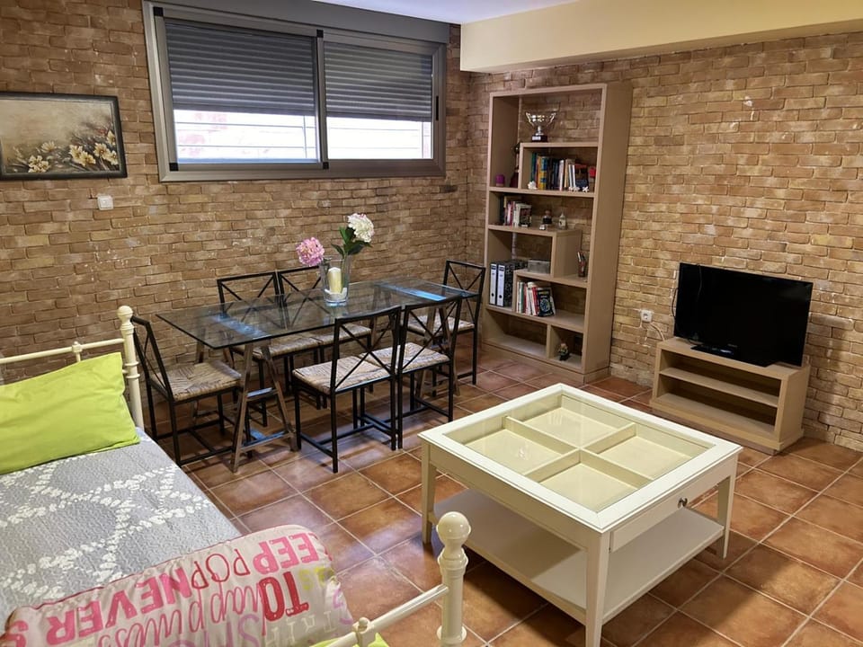 People, TV and multimedia, Living room