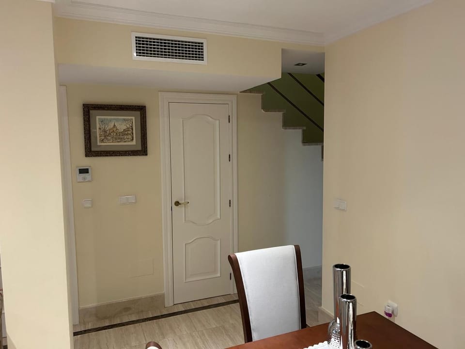 Seating area, air conditioner
