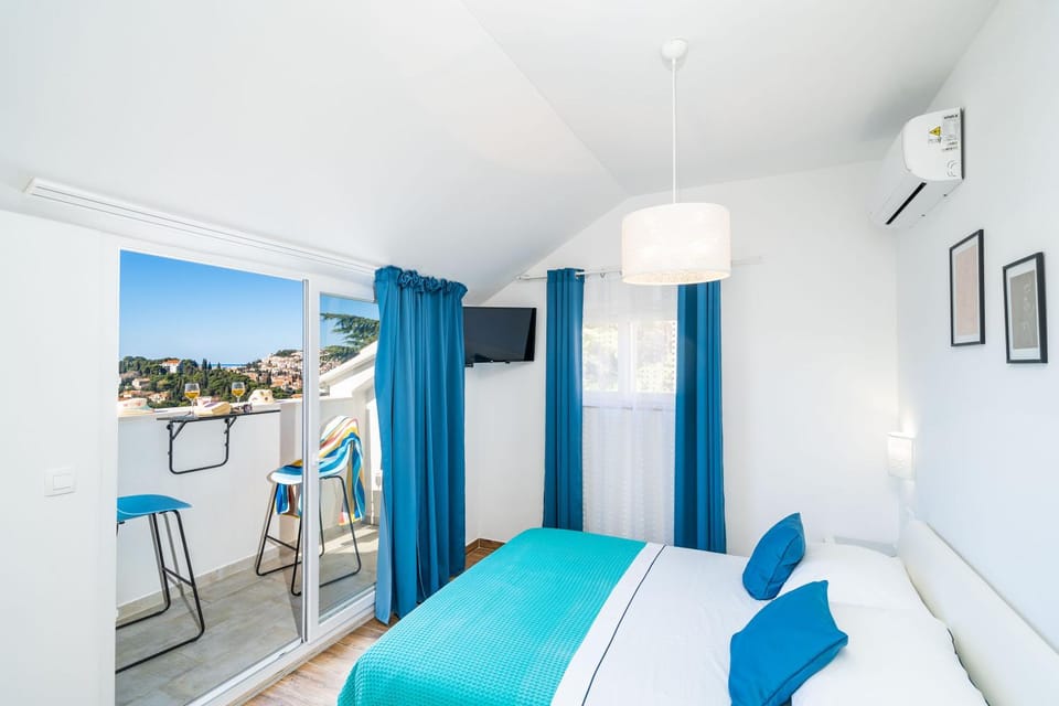 Bed, TV and multimedia, Photo of the whole room, Seating area, Bedroom, air conditioner
