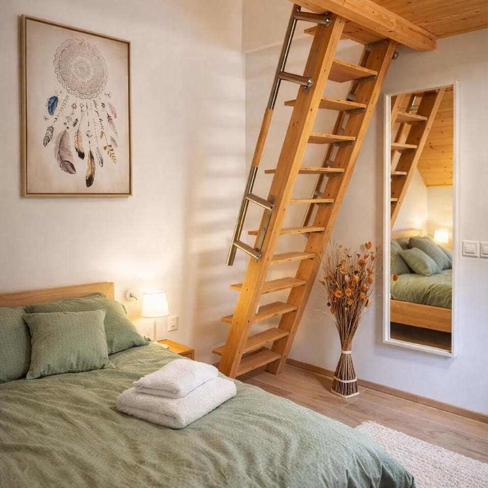 Bed, Photo of the whole room, Bedroom, bunk bed