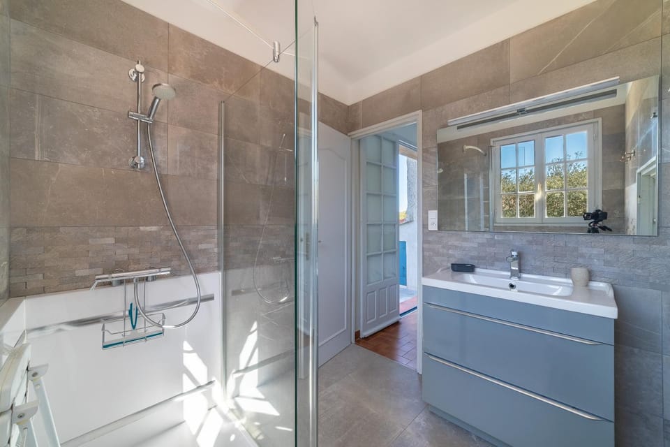 Shower, Bathroom, towels